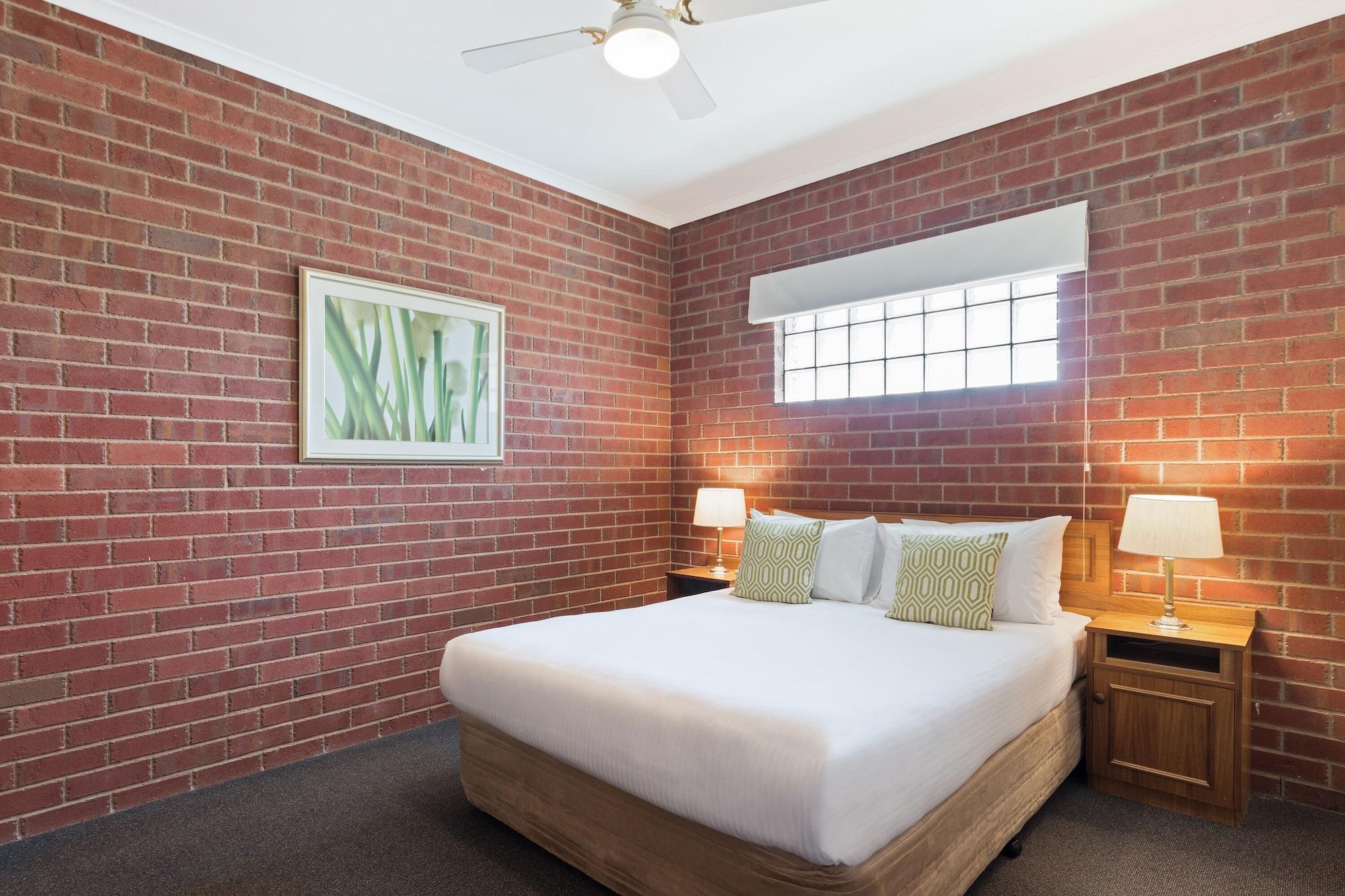 Burke And Wills Motor Inn Суон Хил Екстериор снимка