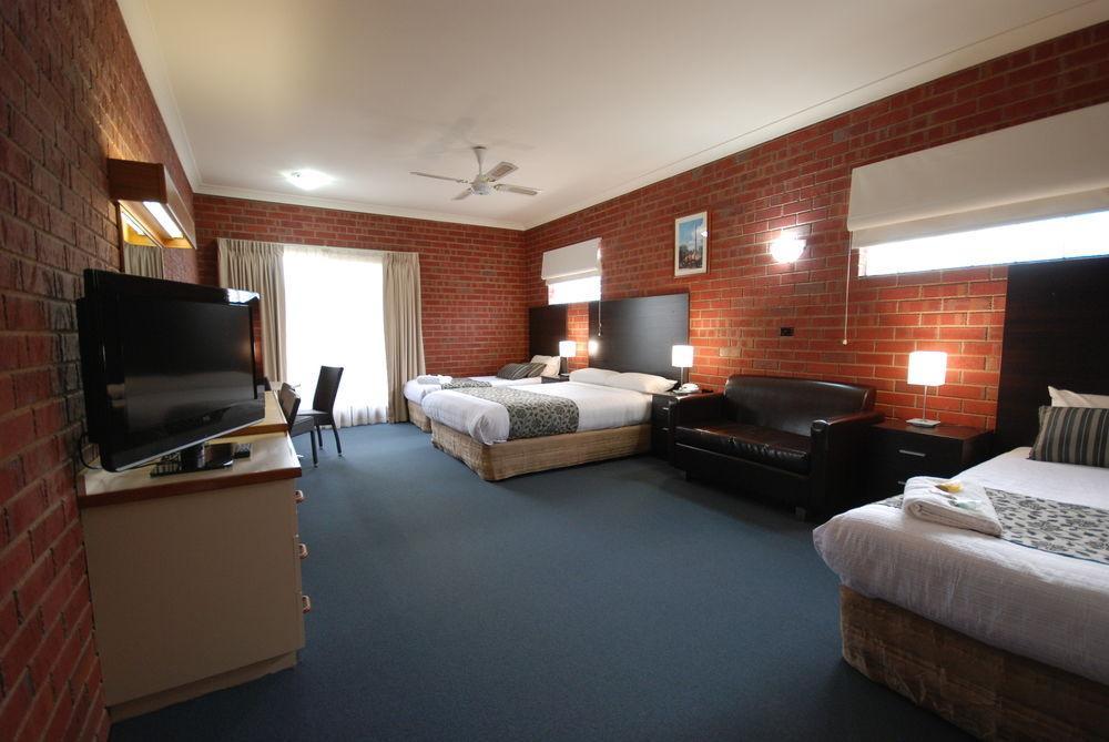 Burke And Wills Motor Inn Суон Хил Стая снимка