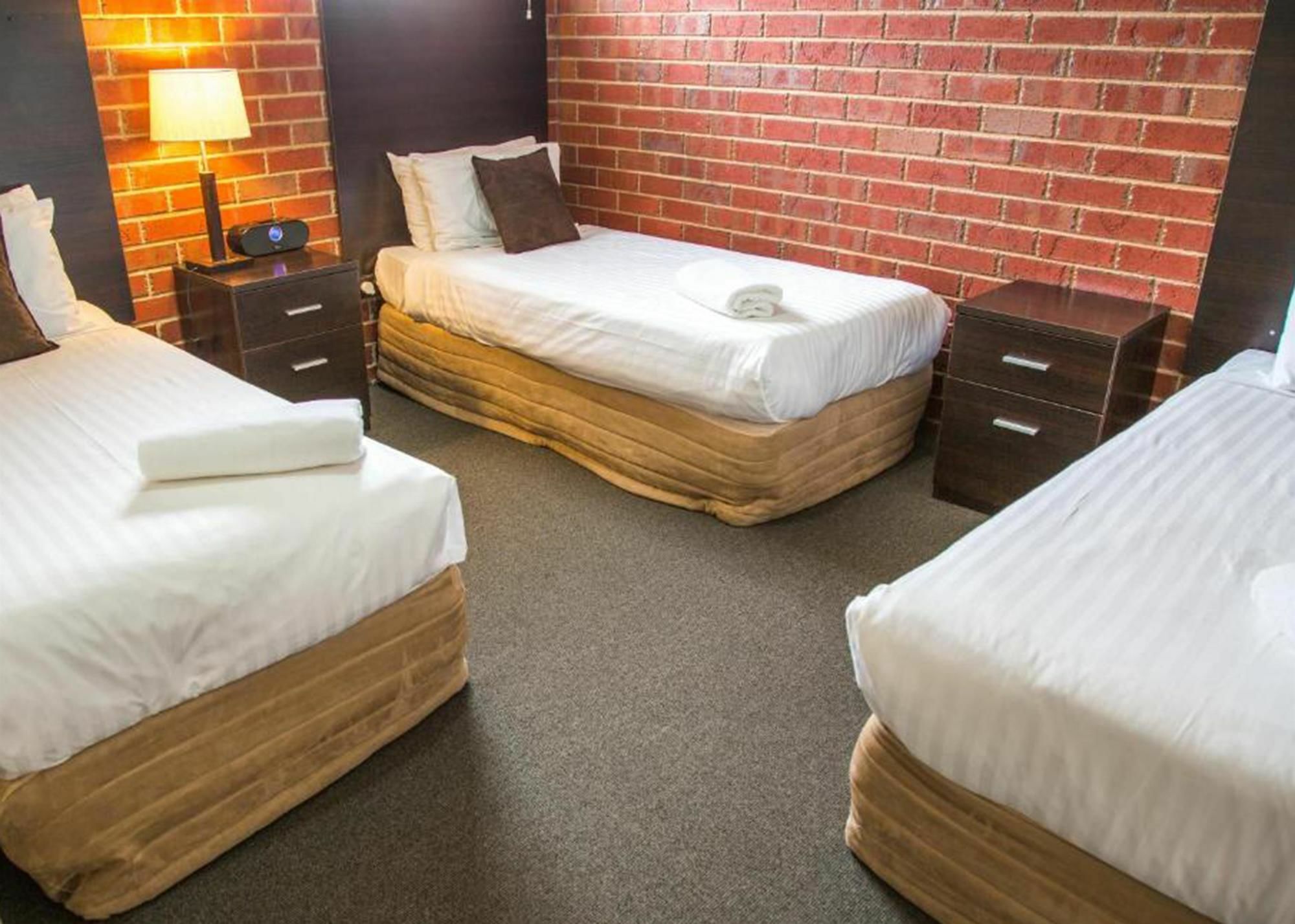Burke And Wills Motor Inn Суон Хил Екстериор снимка